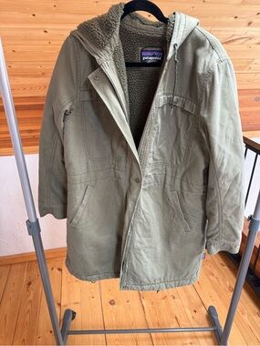 Patagonia Women’s Olive Green Insulated Prairie Dawn Parka